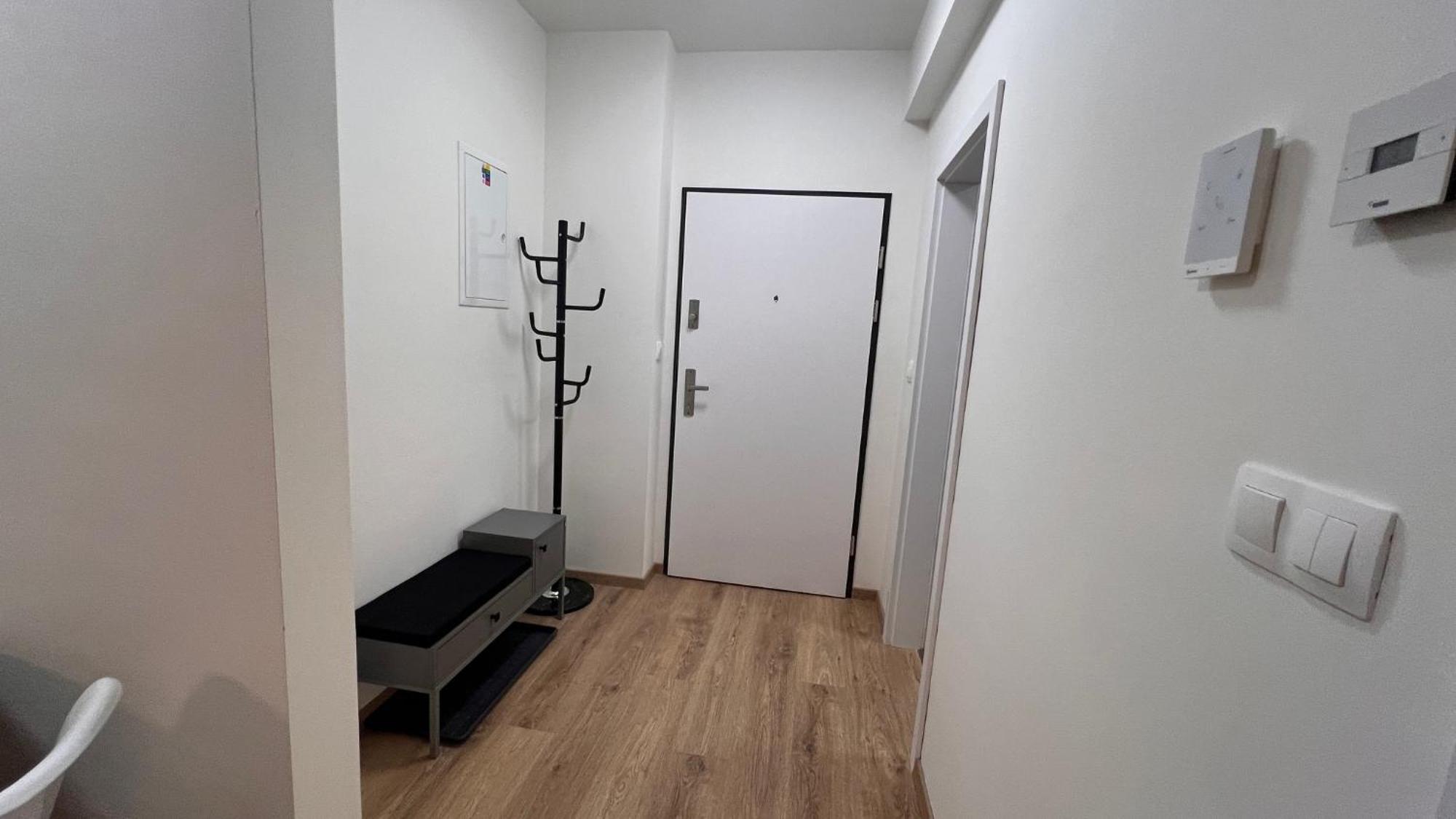 Air-Conditioned 2 Room Apartment, Balcony, New Building, 201 Rovinka المظهر الخارجي الصورة